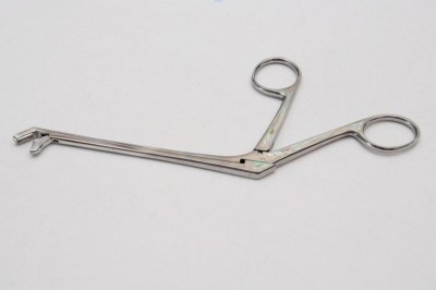 Конхотом с овальным отверстием, изогнутый. К-143